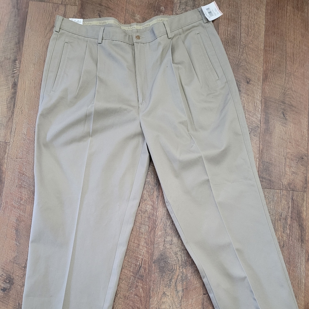 NWT Cabela Mens wrinkle free chinos